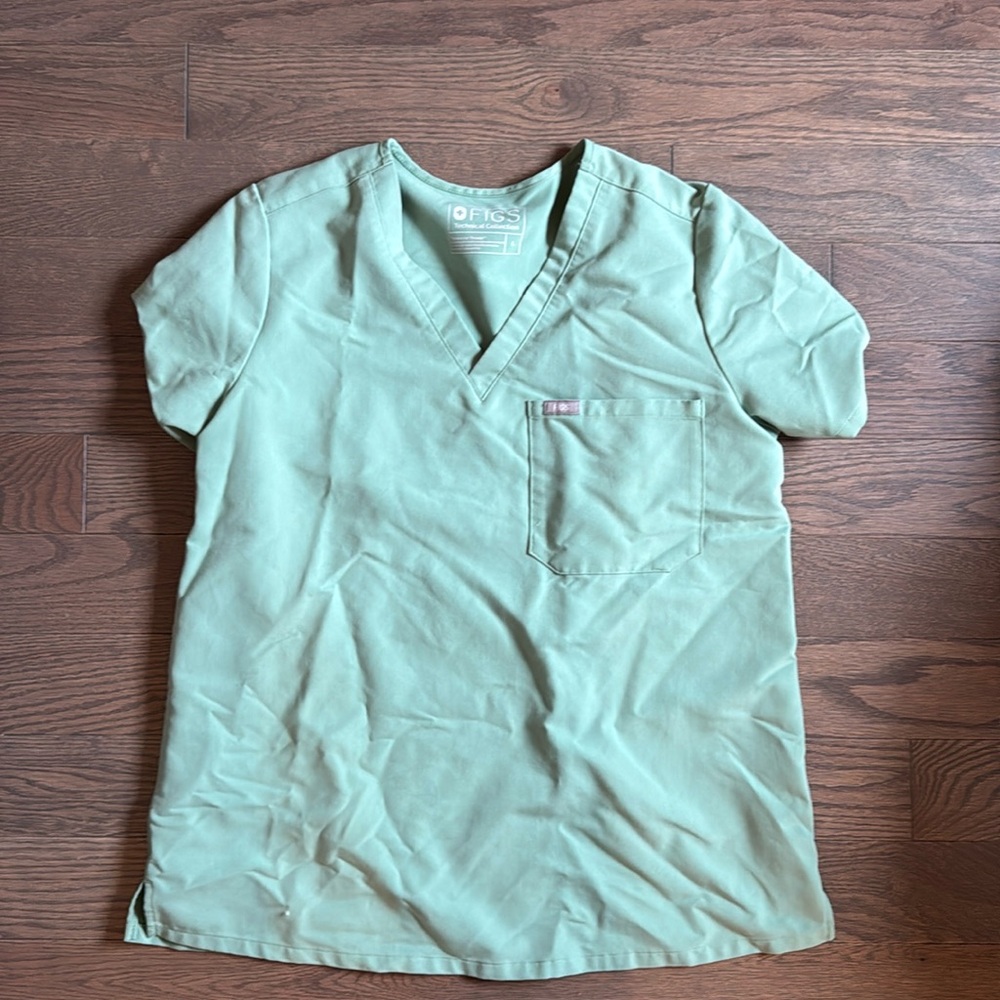 Figs scrub top